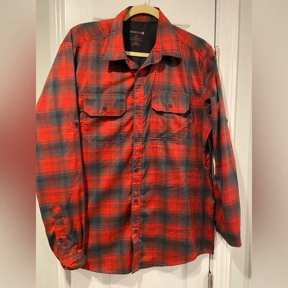 Swiss Tech Mens Size M Roll Tab Sleeve Red Gray Plaid Stretch Button Down Shirt - Picture 1 of 12